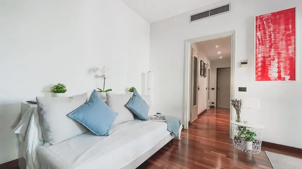Solution Home Solari Milánó Olaszország